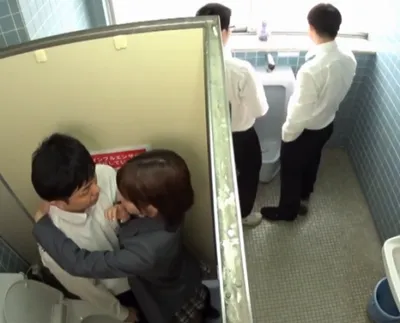 Em học sinh nữ nứng lồn với sở thích xóc lọ liếm cu