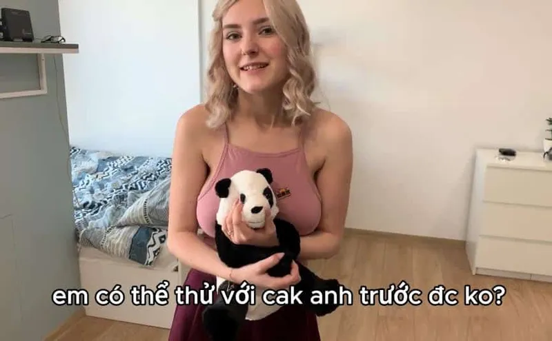 Con ghệ nhờ anh trai giúp vì chưa có kinh nghiệm để quan hệ với bạn trai